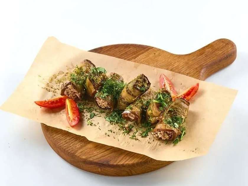 Eggplant rolls with walnuts