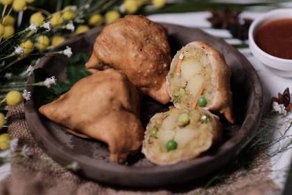 Veg Samosa (2 Pcs)