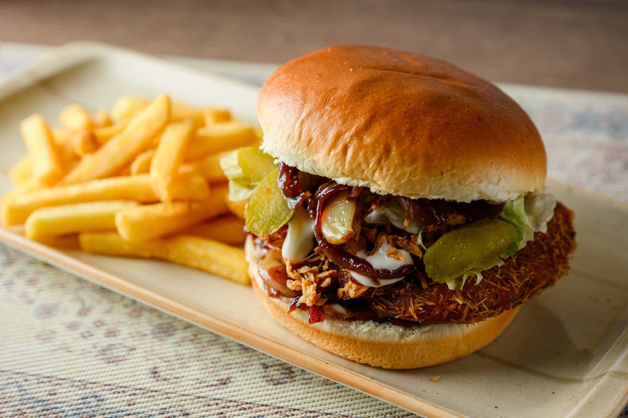 Crispy Kunafa Chicken Burger