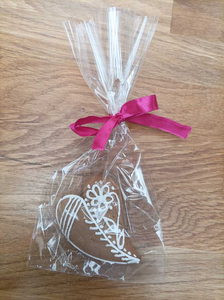 Decorated Rye Gingerbread - Valentine's Heart - al:1f,3