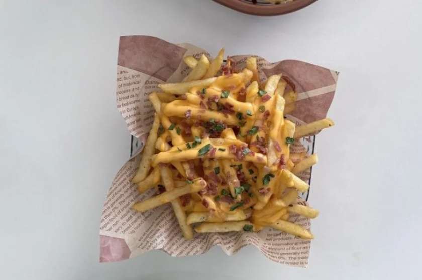 Batata Frita com Bacon e Cheddar
