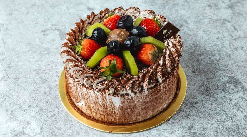 Banana Cream New Decor Cake N1 670-700 gr