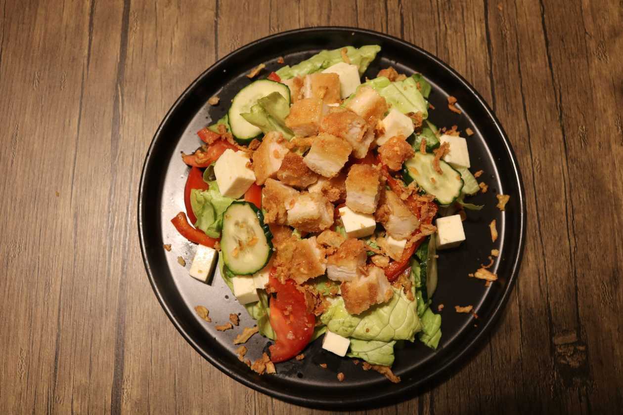 Salata cu pui (450 g)