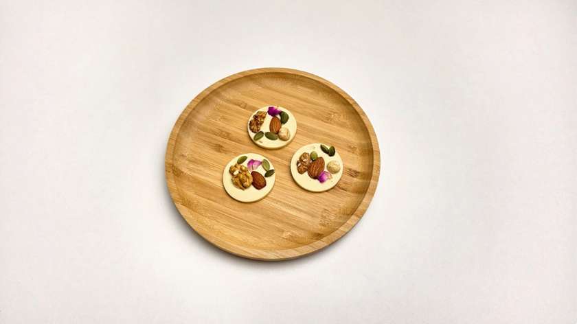 Nut Medallion White (3 Pieces)