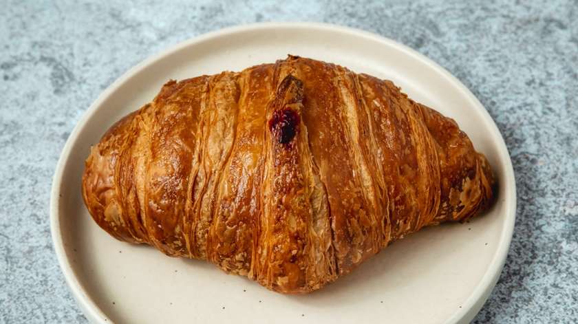 Cherry Croissant (1 pc)