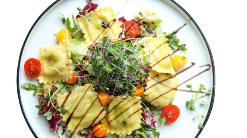 Sałatka z tortellini ze szpinakiem