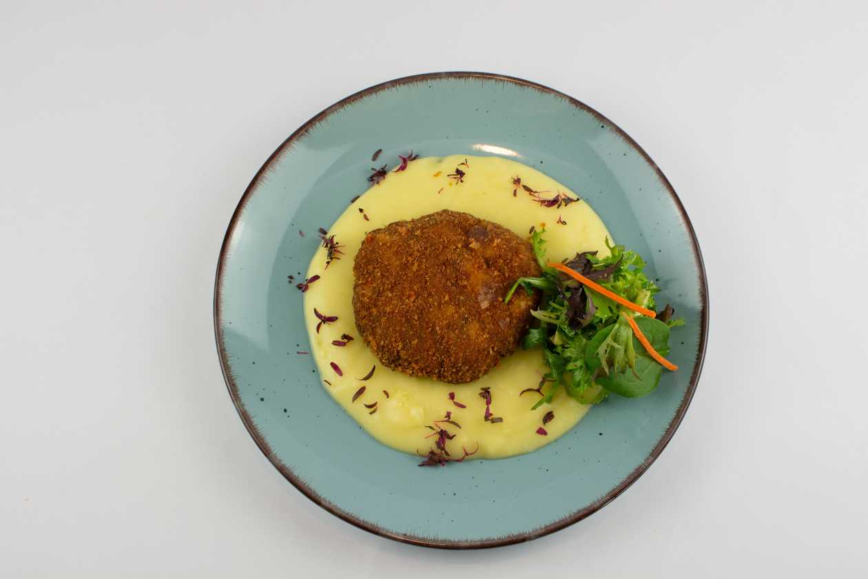 200g Smažený holandský řízek s ementálem, máslová bramborová kaše - doporučujeme s naší tatarkou