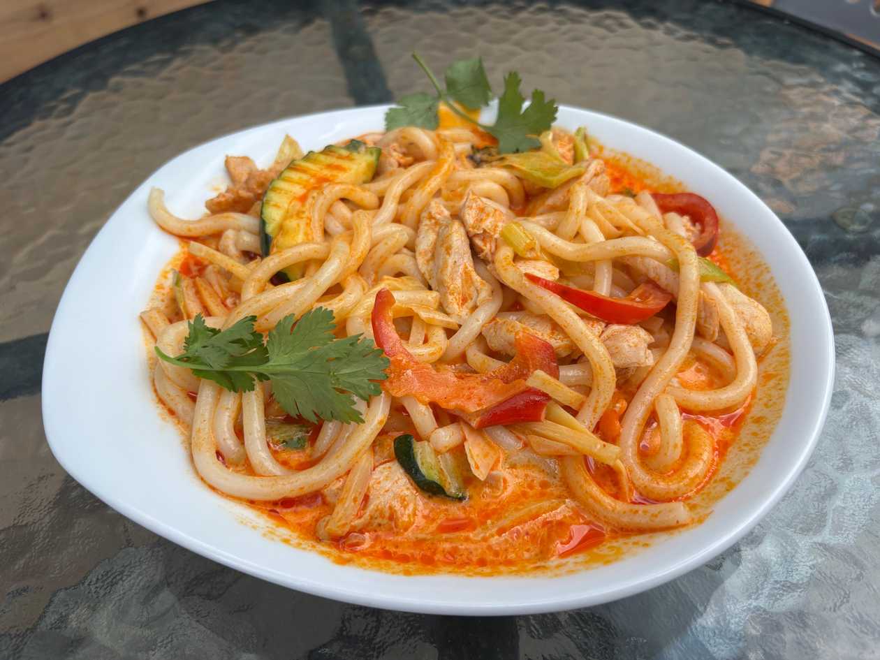 Udon noodles in Thai curry (green/red/yellow) with beef