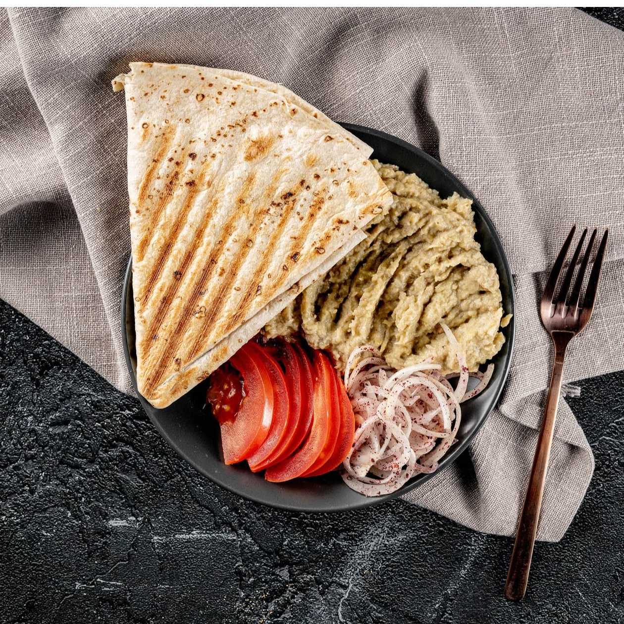 Gustare de salata de vinete, ceapa si rosii