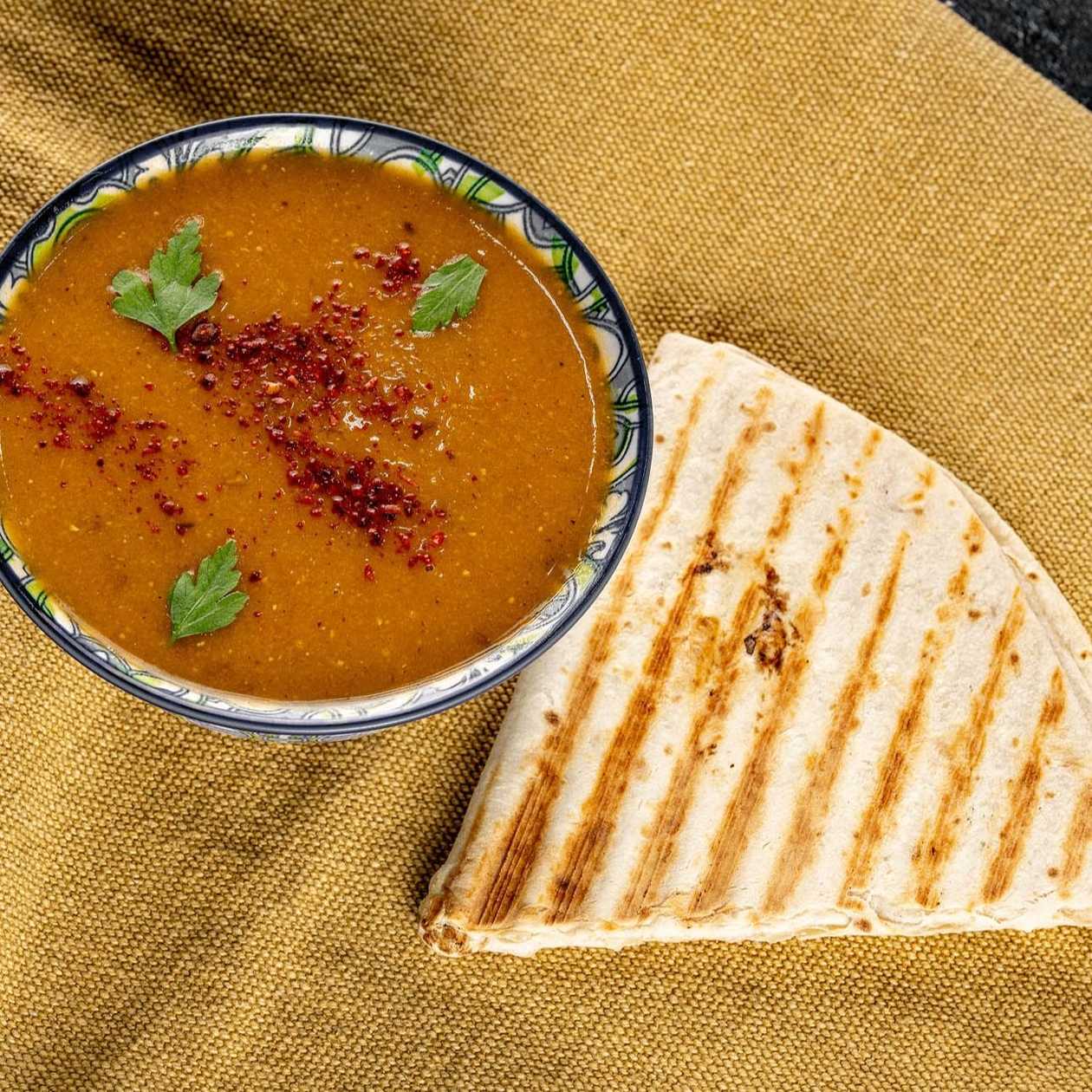 Supa crema de linte cu lipie coapta