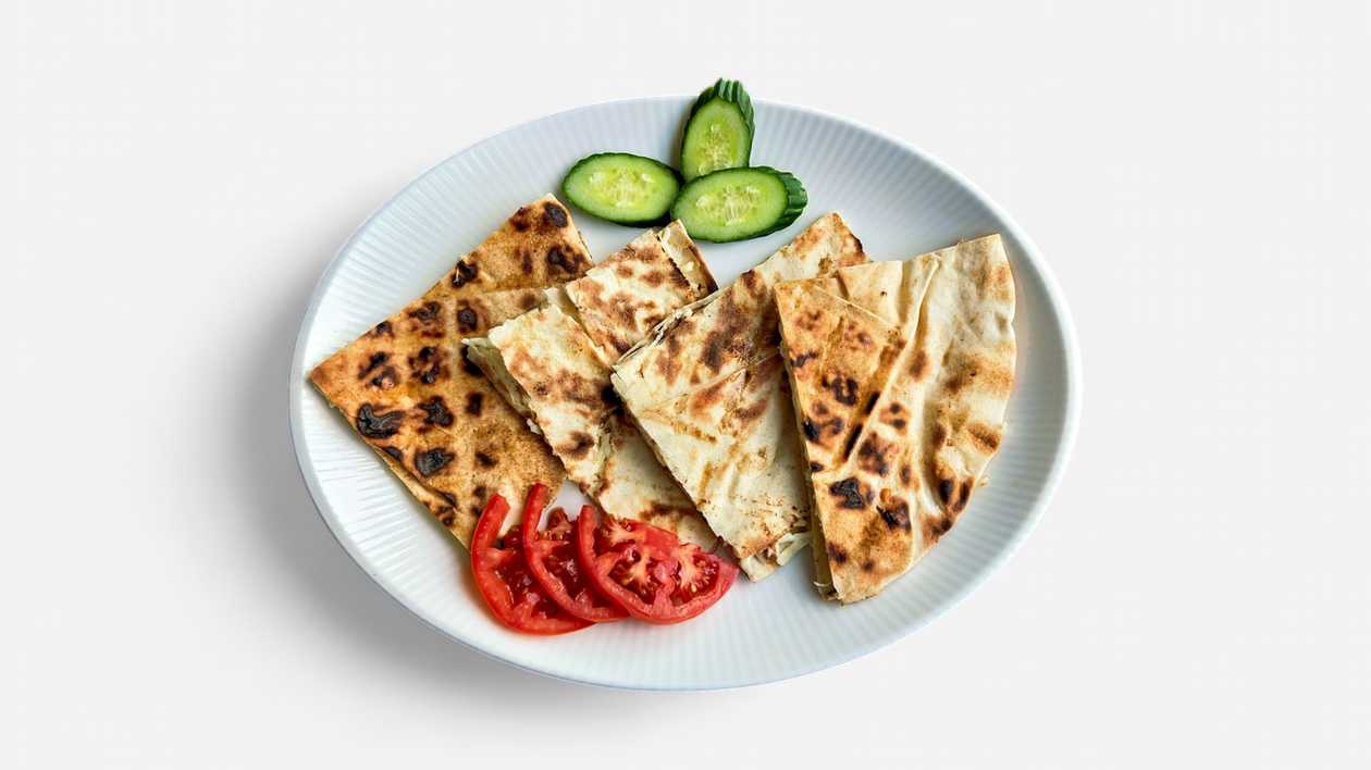 Arayes with halloumi