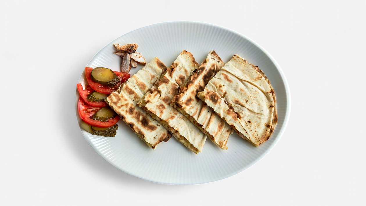 Arayes with chicken and cheese