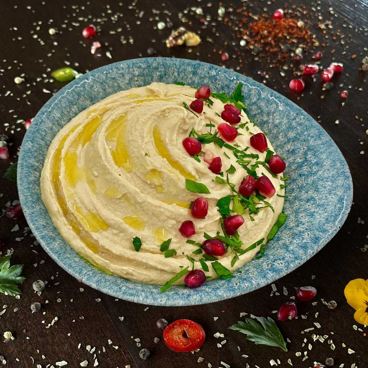 Traditional creamy hommos