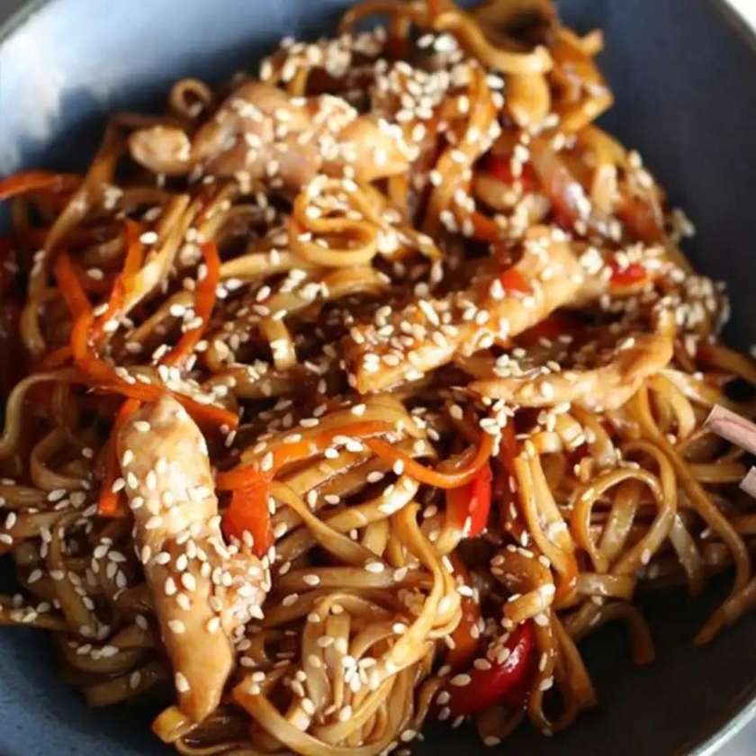 Makaron z kurczakiem Teryjaki Delivery