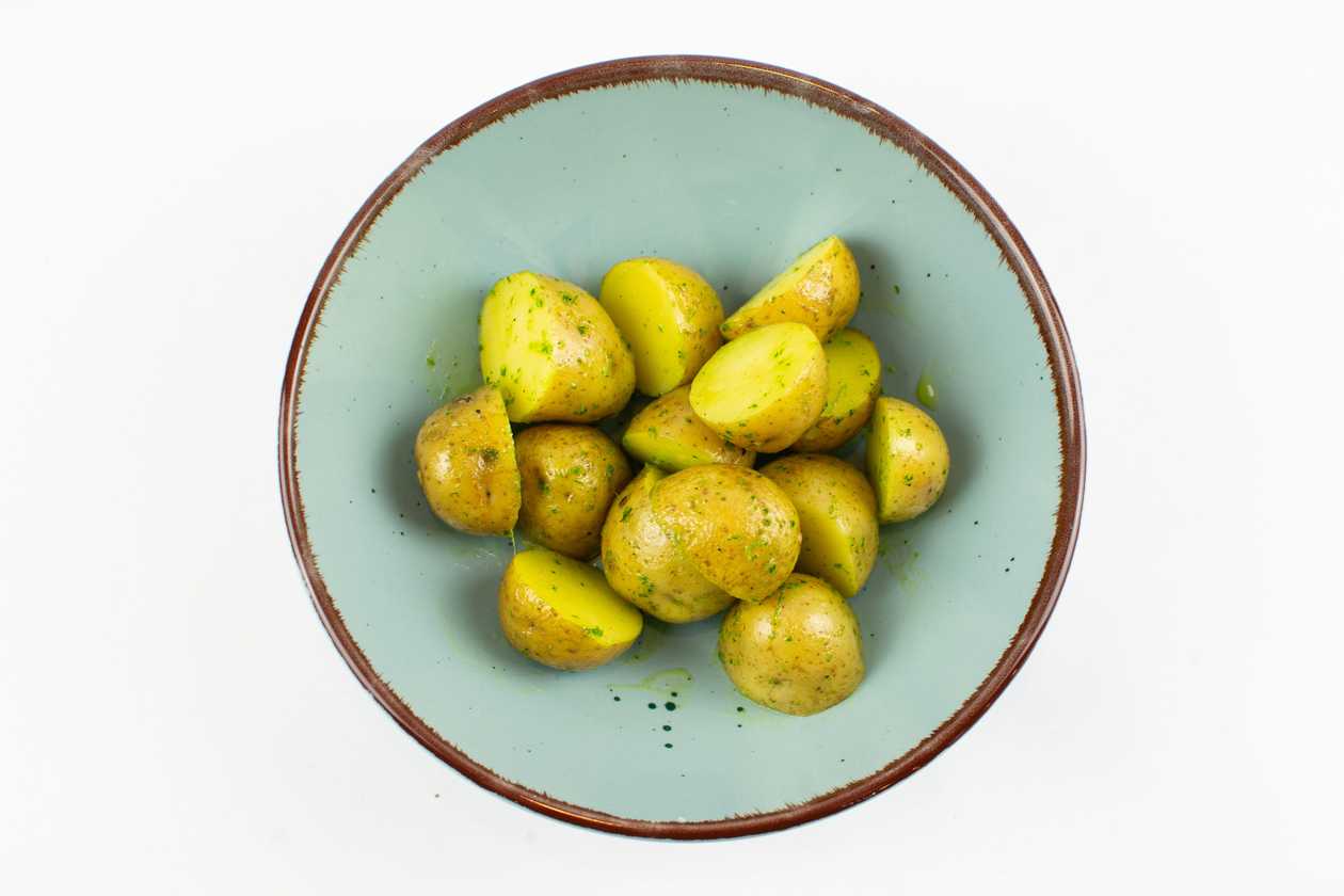 200g Vařené brambory s bylinkovým máslem