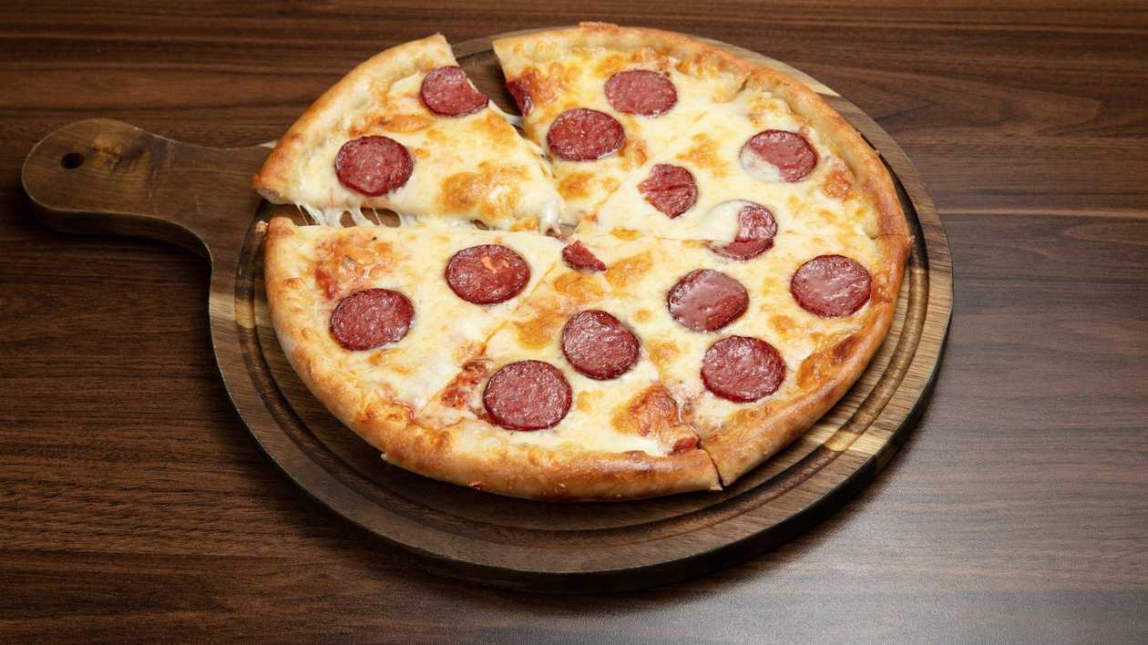 Pizza with Sujuk 33 cm