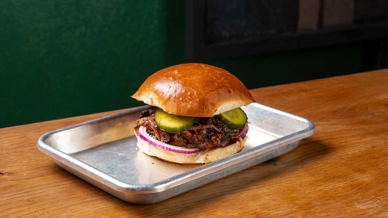 PULLED PORK SANDWICH