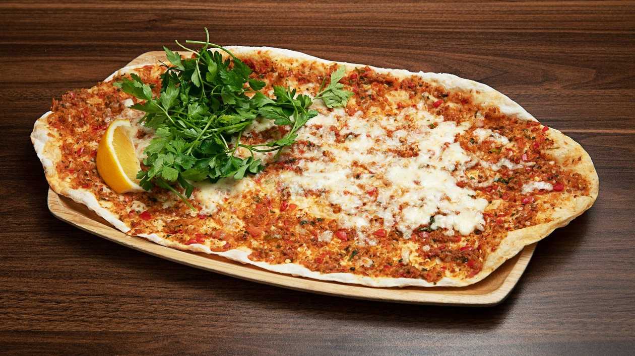 Lahmacun with Cheese