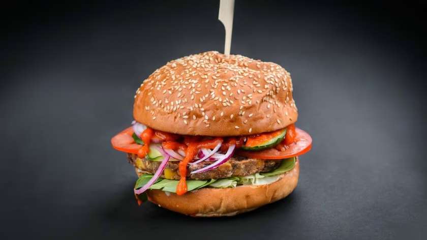 Happy veggie burger + cartofi prăjiți