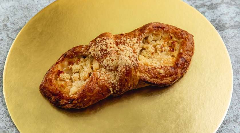 Apple and Cream Bun 180-190 gr