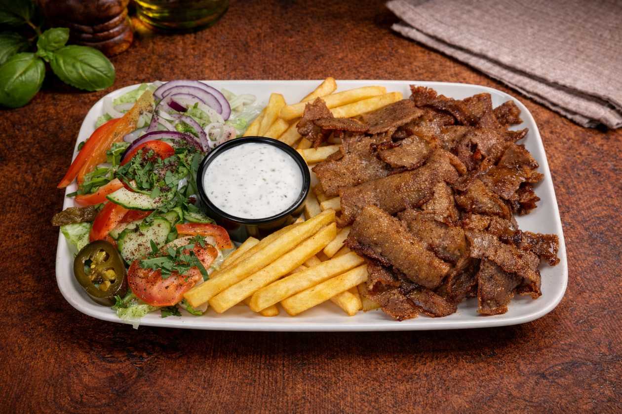 Kebabas lėkštėje
