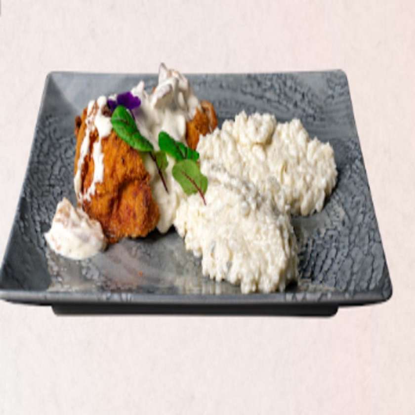 Piept de
Curcan cu Mozzarella în Sos de Gălbiori și Orez Cremos