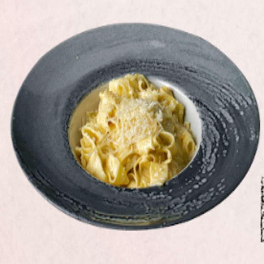 Paste cu Sos Cremos de Parmezan