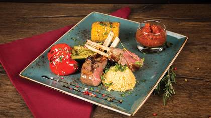 Lamb curry with spicy vegetable-tomato sauce