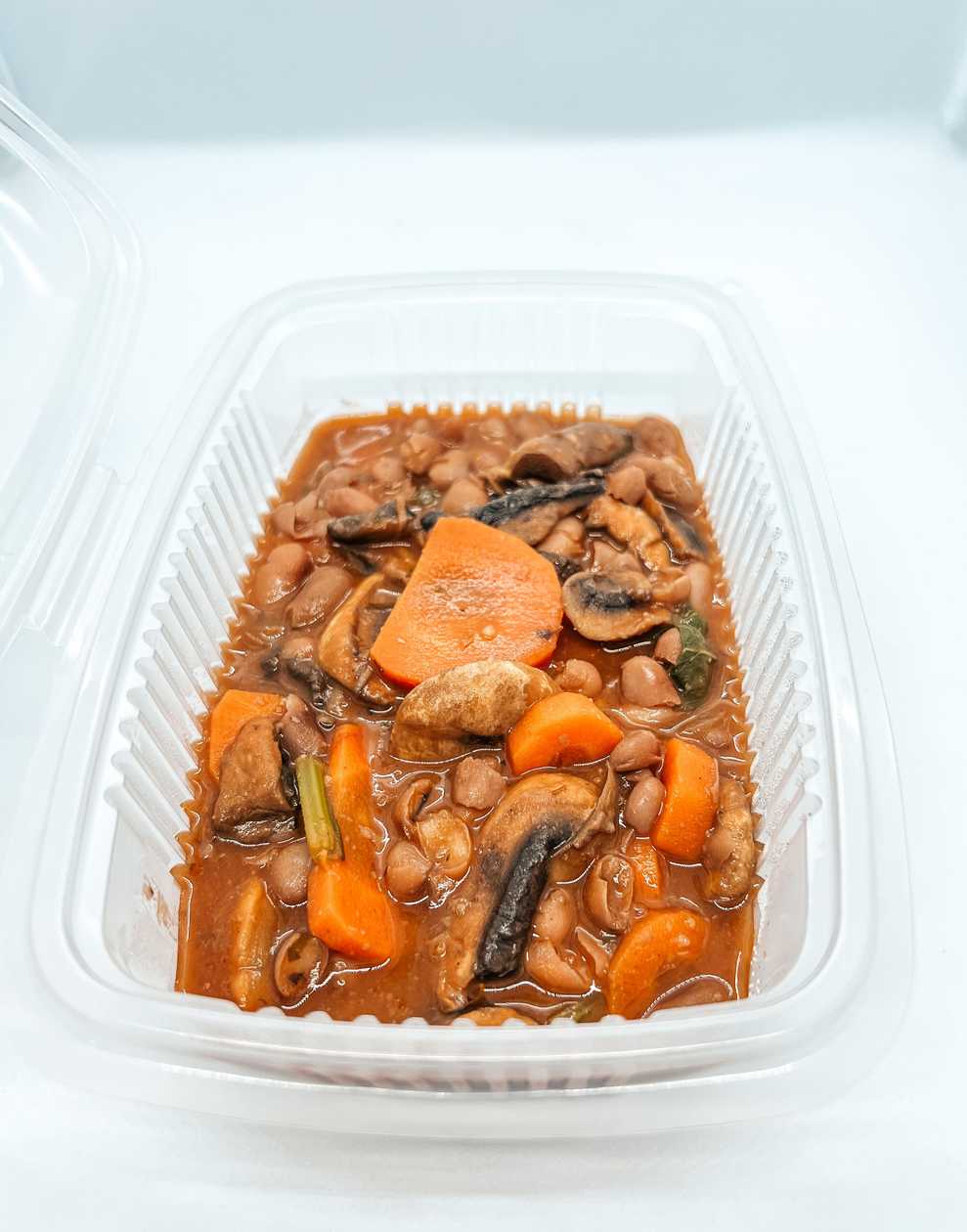 Feijoada de cogumelos, nabiças e cenoura com arroz basmati (vegan)