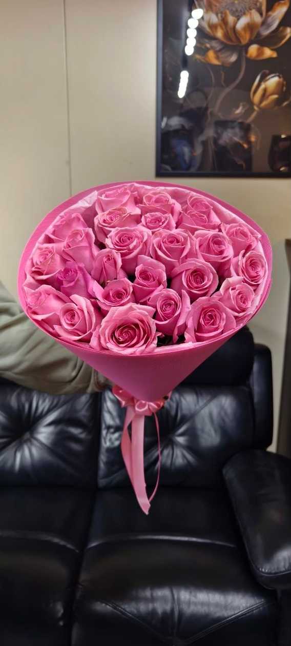 Bouquet of 25 Pink Roses