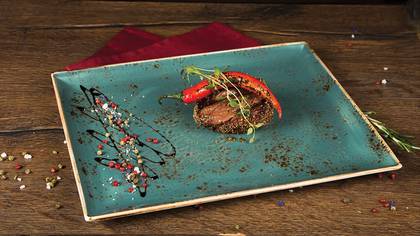 Pepper steak with pepper sauce