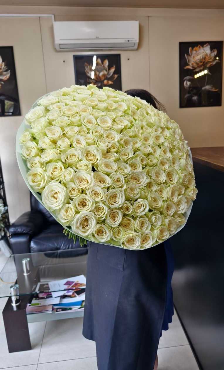 Bouquet of 101 Premium Roses Ecuador Size XXXL