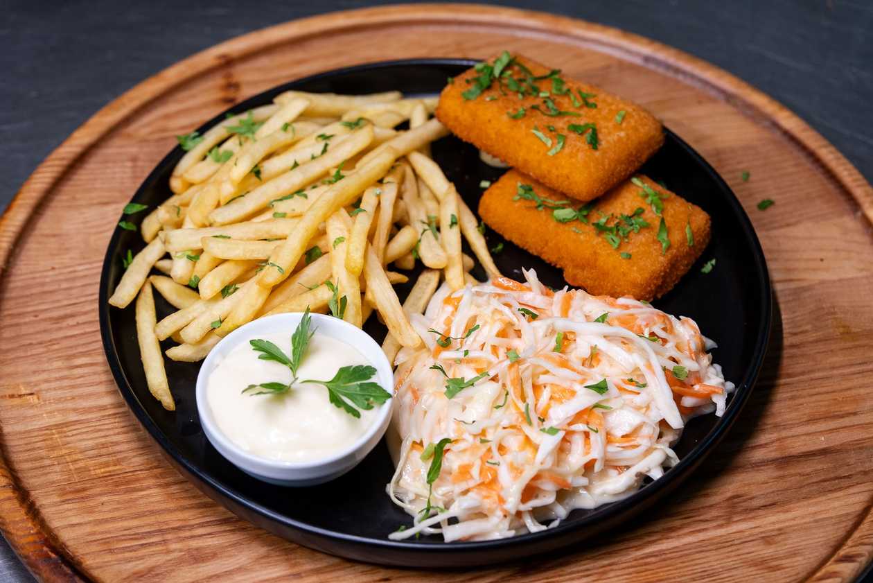 2 buc Cascaval Pane+ Salata Coleslow si Cartofi Prajiti cu Maioneza Simpla