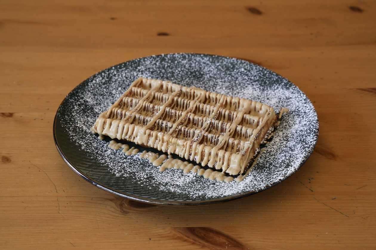 Crepe, Waffle ou Panquecas com Cobertura de Kinder Bueno