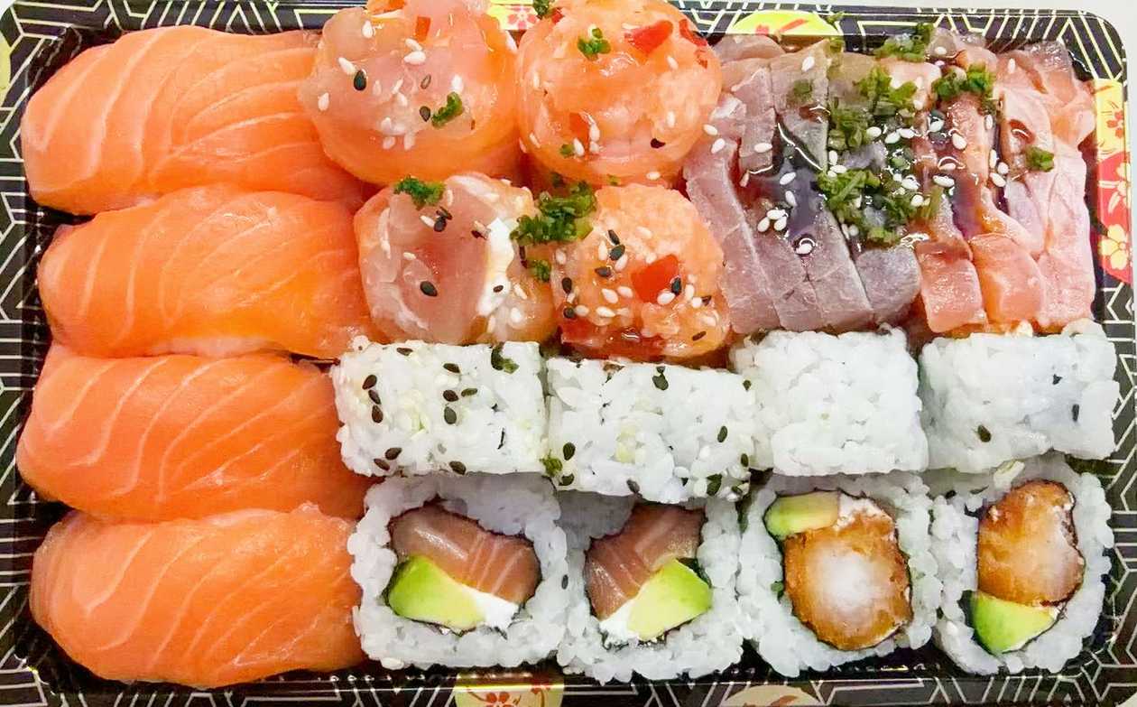 Salmon & Tuna Sushi