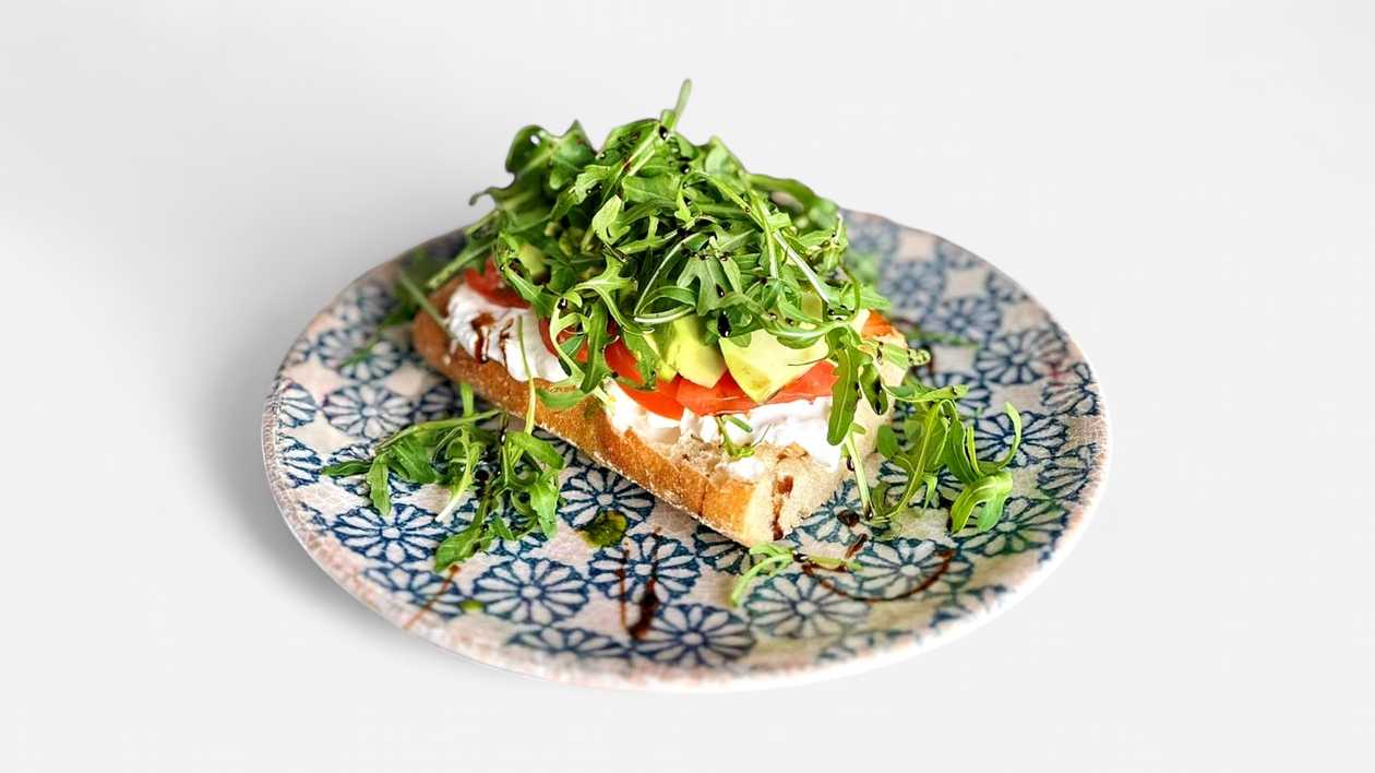 Ciabatta toast with stracciatella, tomatoes and basil pesto