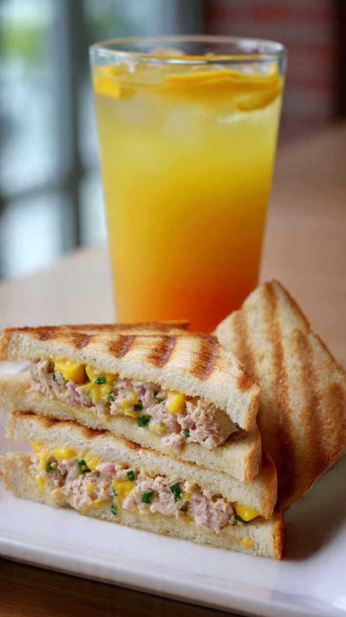 Tuna sandwich