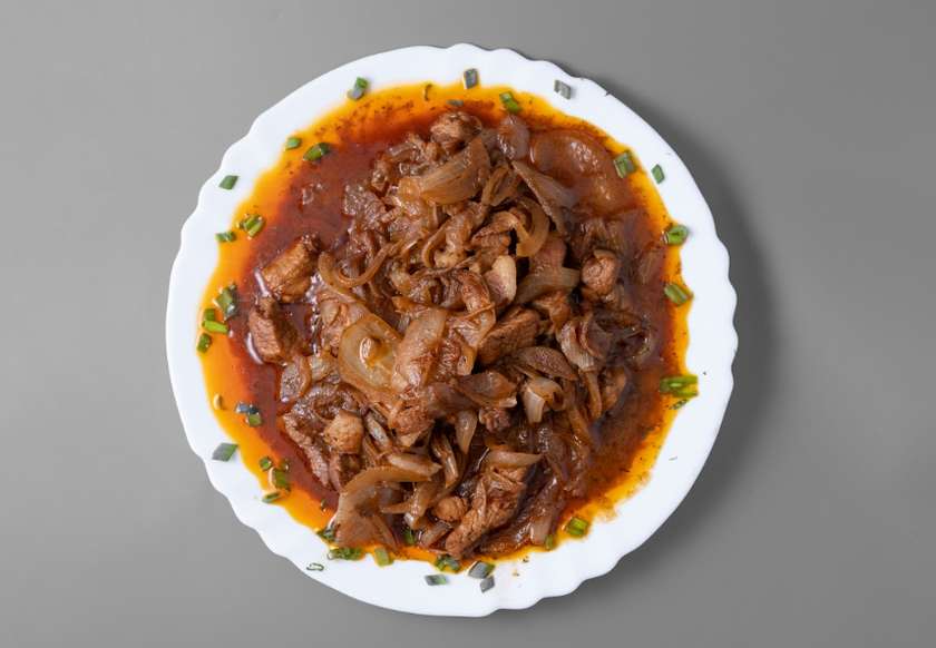 Marbled Pork with Onions