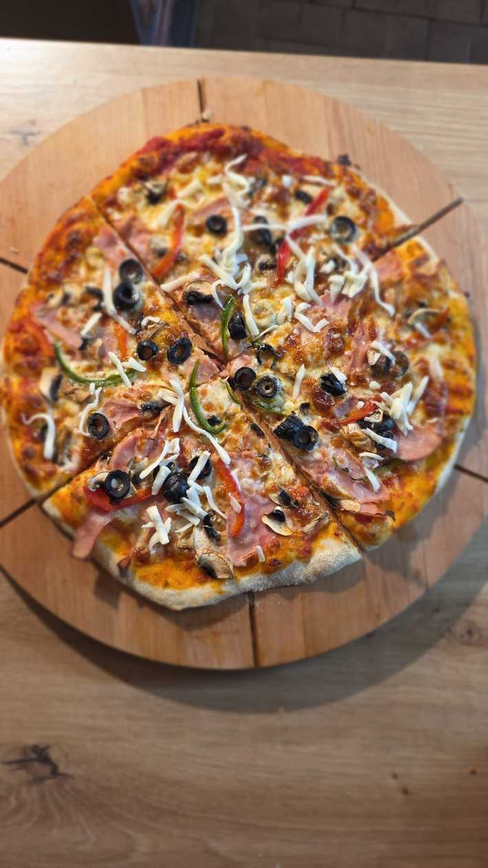 Pizza capricciosa