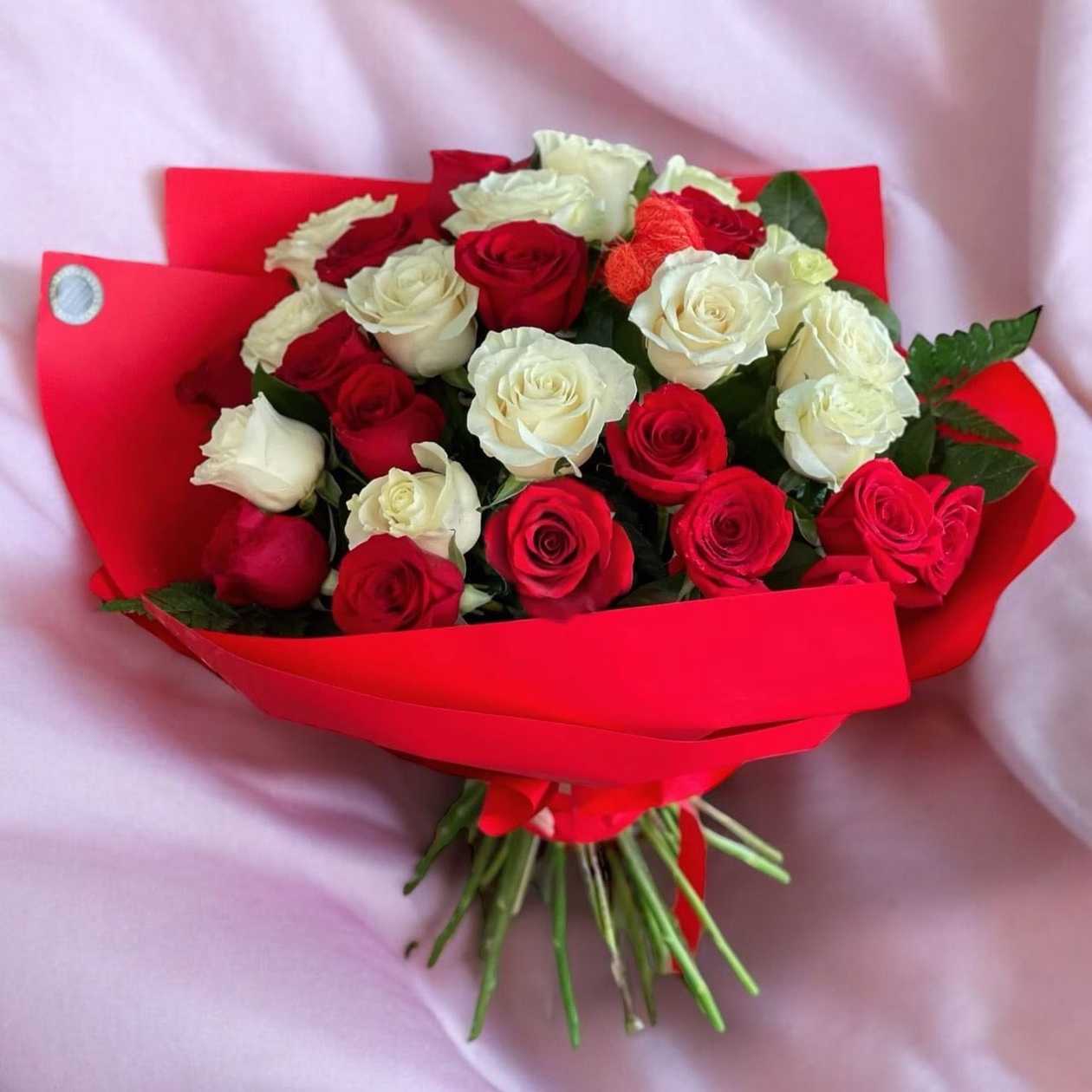 29 Red and White Roses Bouquet