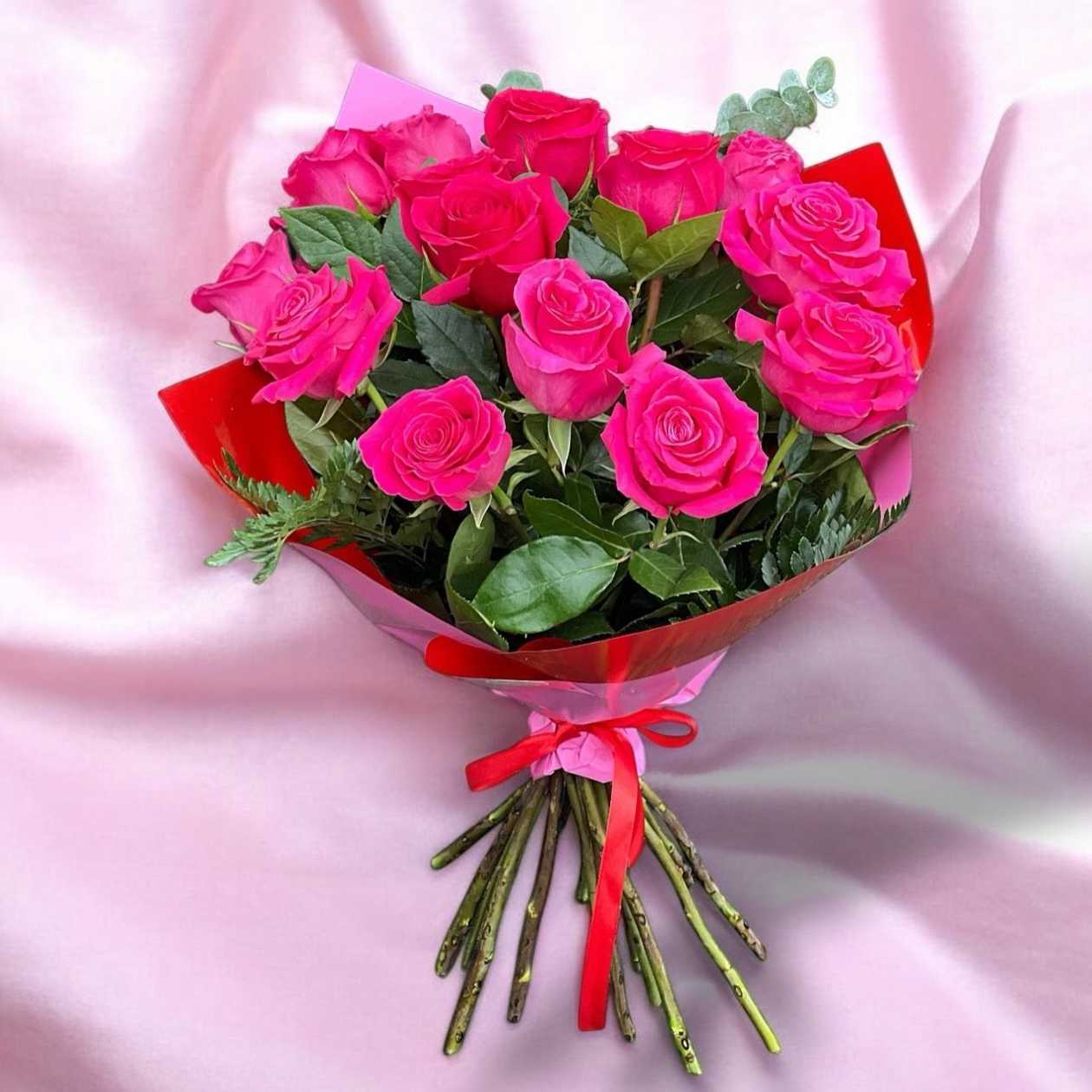 13 Cyclamen Pink Roses Bouquet