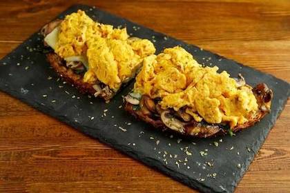 TOSTA DE COGUMELOS