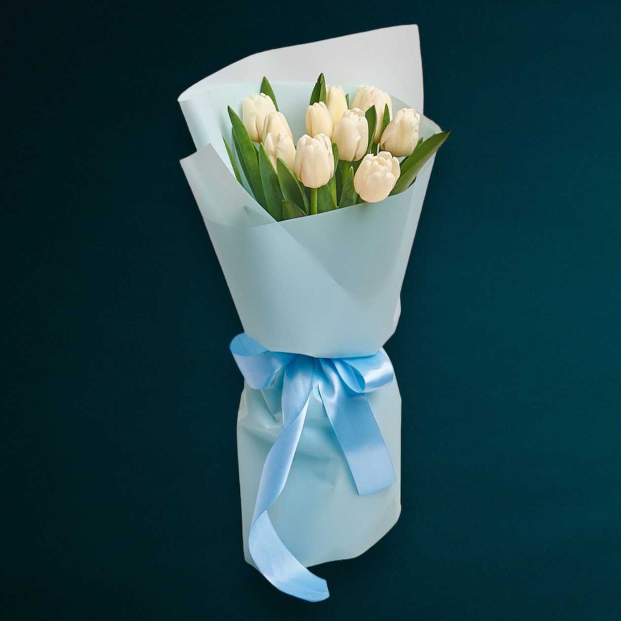 11 White Tulips Bouquet