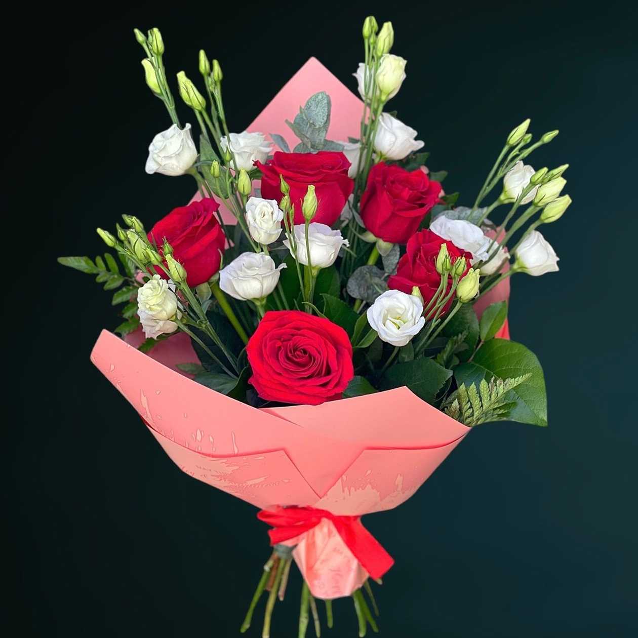 Roses and Lisianthus Bouquet