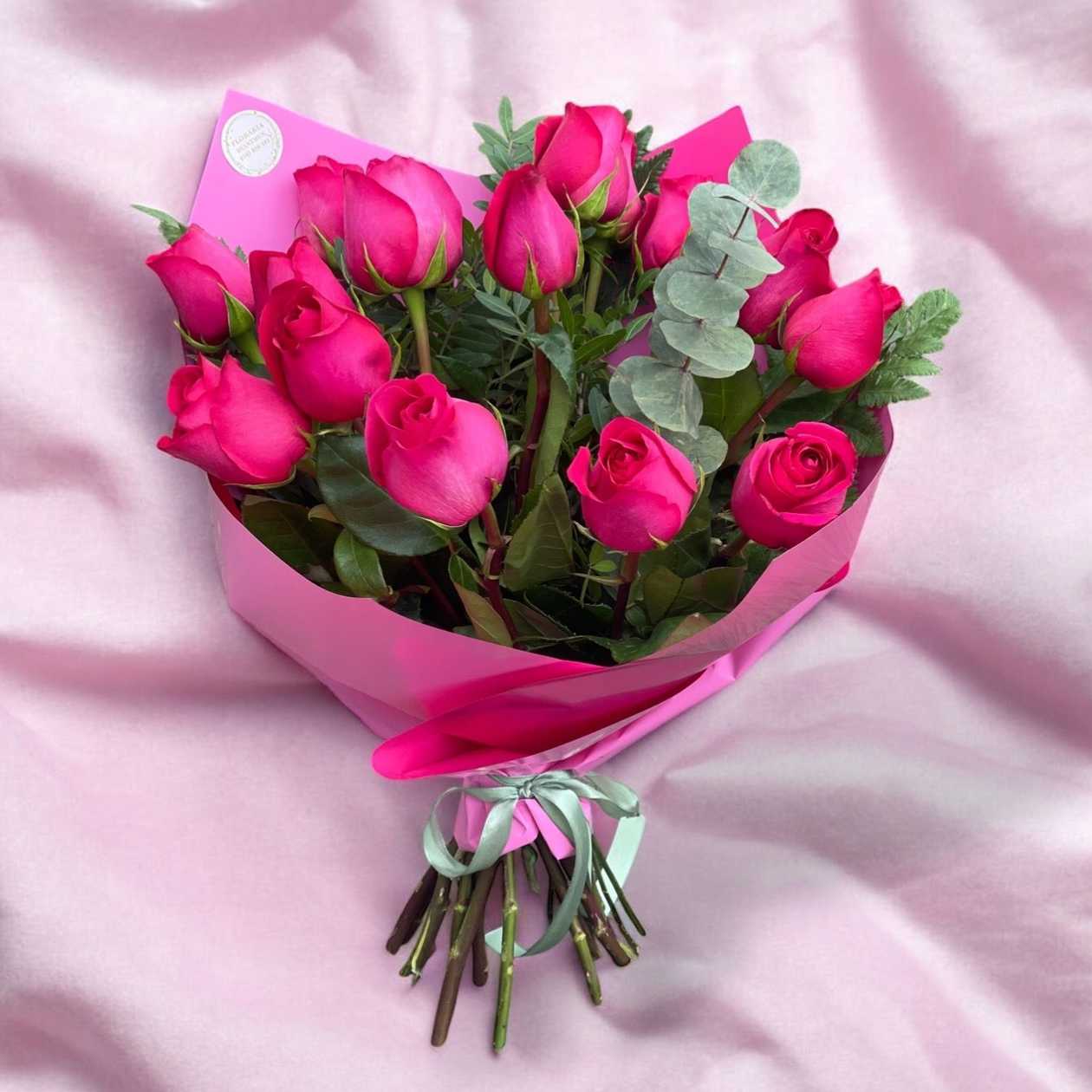 15 Cyclamen Roses Bouquet