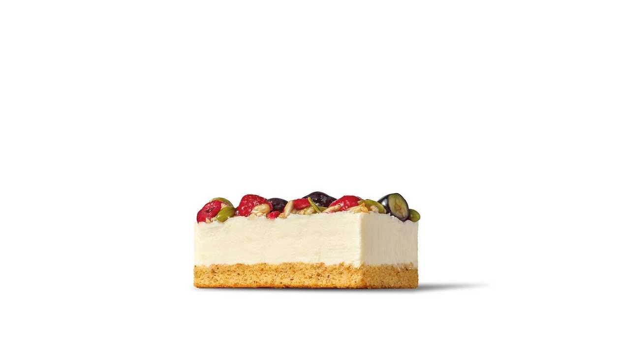 Berry Skyr Cake