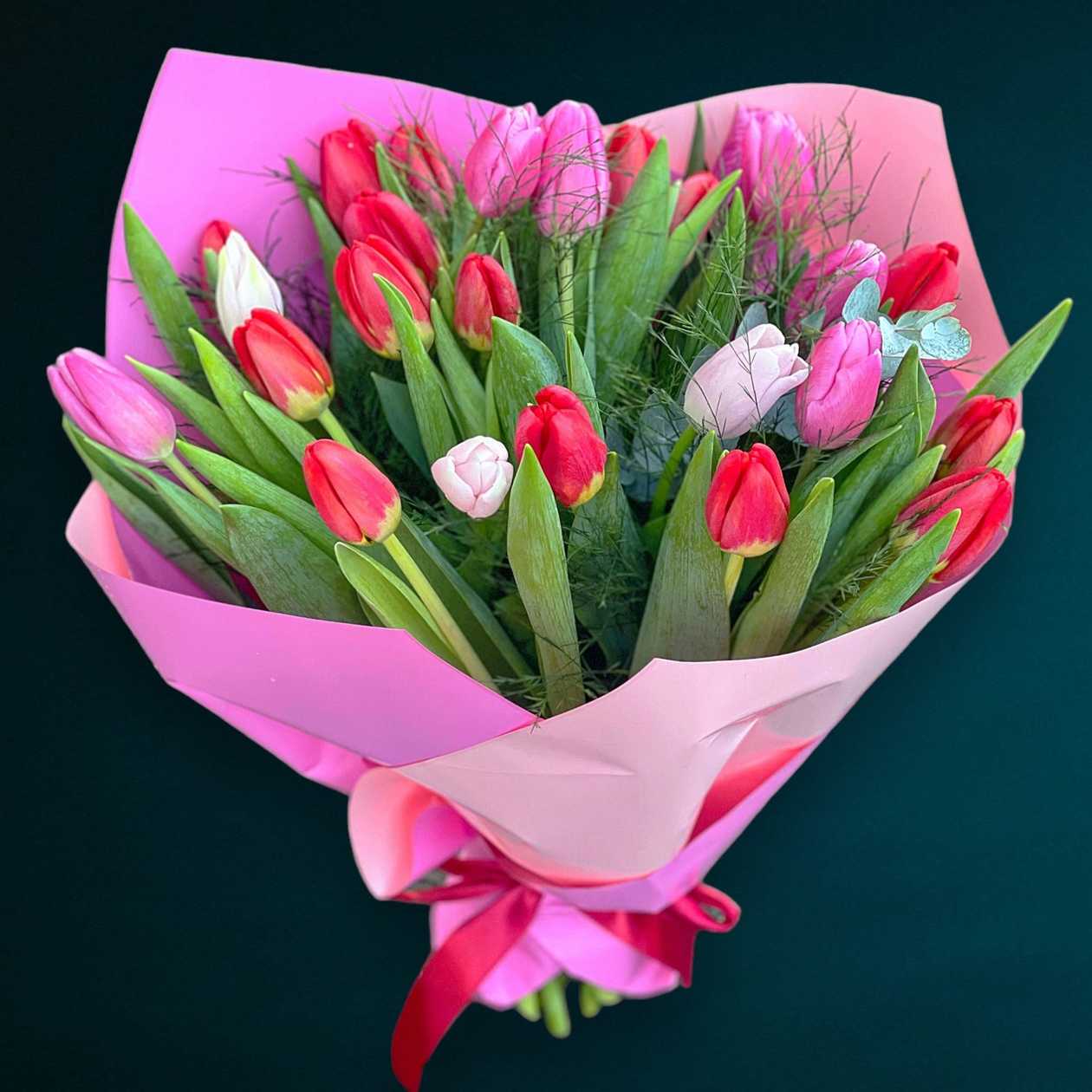 25 Red and Pink Tulips Bouquet