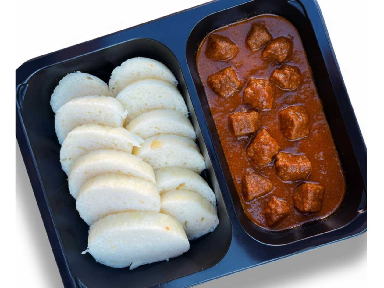 Hovězí guláš s houskovým knedlíkem