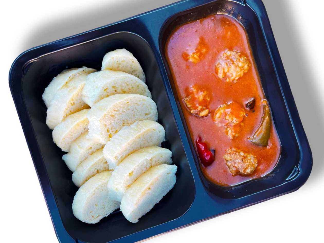 Rajská omáčka s masovými kuličkami, houskový knedlík