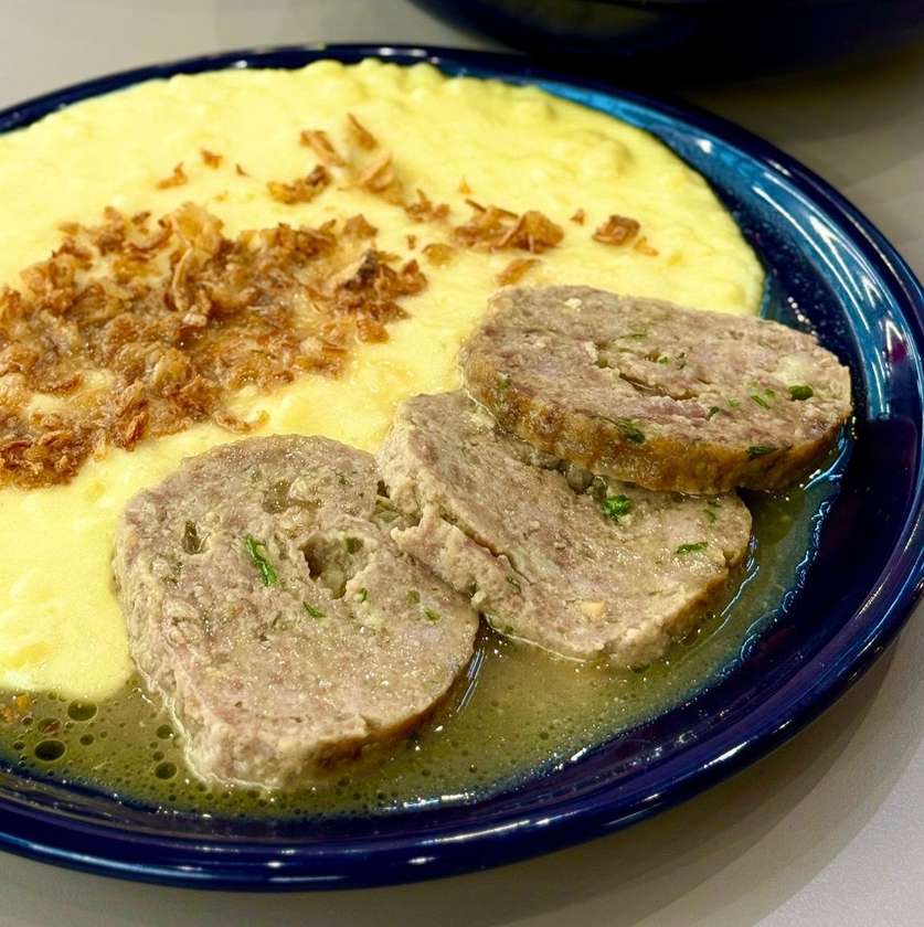 Menu 1: Sekaná, zemiaková kaša, cibuľka. (350 g) /1, 3, 7/